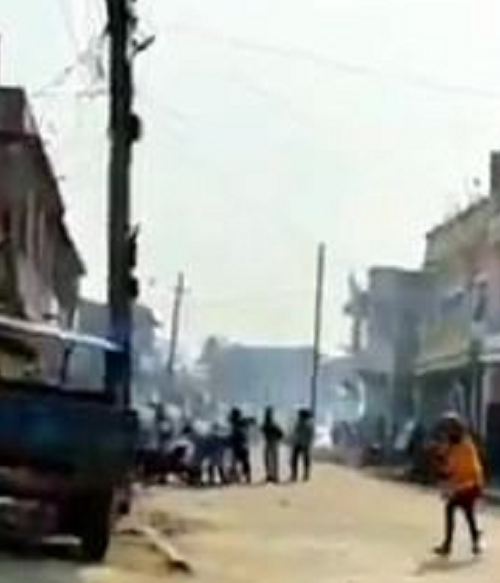 विराटनगरमा हिन्दु र मुस्लिम समुदायबीच झडप हुँदा दर्जनौं घाइते,प्रहरीद्धारा अश्रुग्यास र हवाइ फायर
