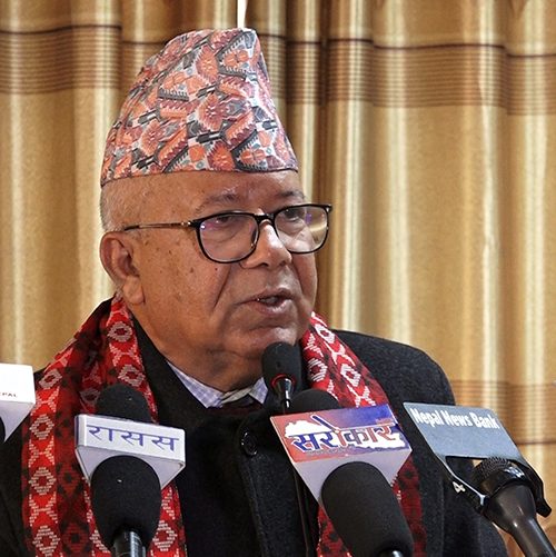 ओलीलाई माधव नेपालको कटाक्ष : म प्रधानमन्त्री बनिहाल्छु कि भनेर कतिपयलाई पोल्न थाल्या छ