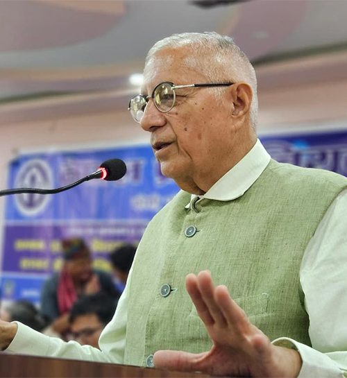 कांग्रेस नेता शेखरको प्रश्न- दुईवटा पासपोर्ट भएका गृहमन्त्रीलाई कानुन लाग्दैन ?