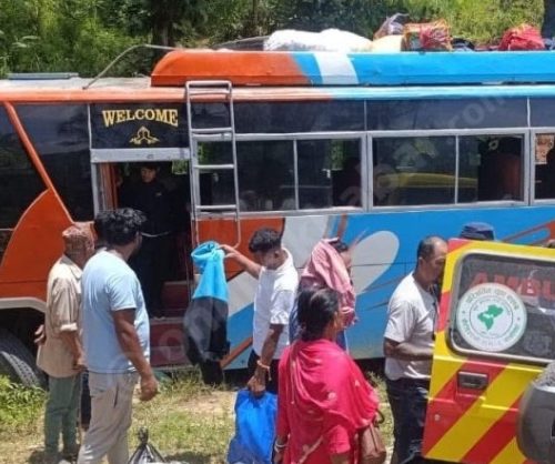 काभ्रेमा बस दुर्घटना, २३ जना घाइते