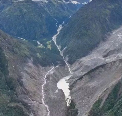 नेपालको छोचेन खोला र पुरेपु साङ्पो नदीको संगमनजिक ठूलाे बाँधयुक्त ताल बन्याे,३ दिनभित्र फुट्न सक्ने जाेखिम!